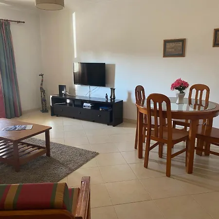 Near Faro's Airport Apartment Distrikt Faro