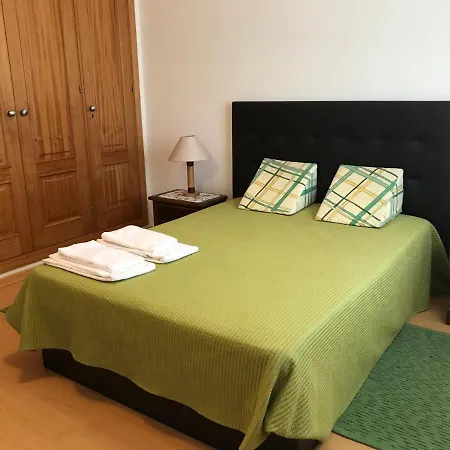 Near Faro's Airport Apartmán *